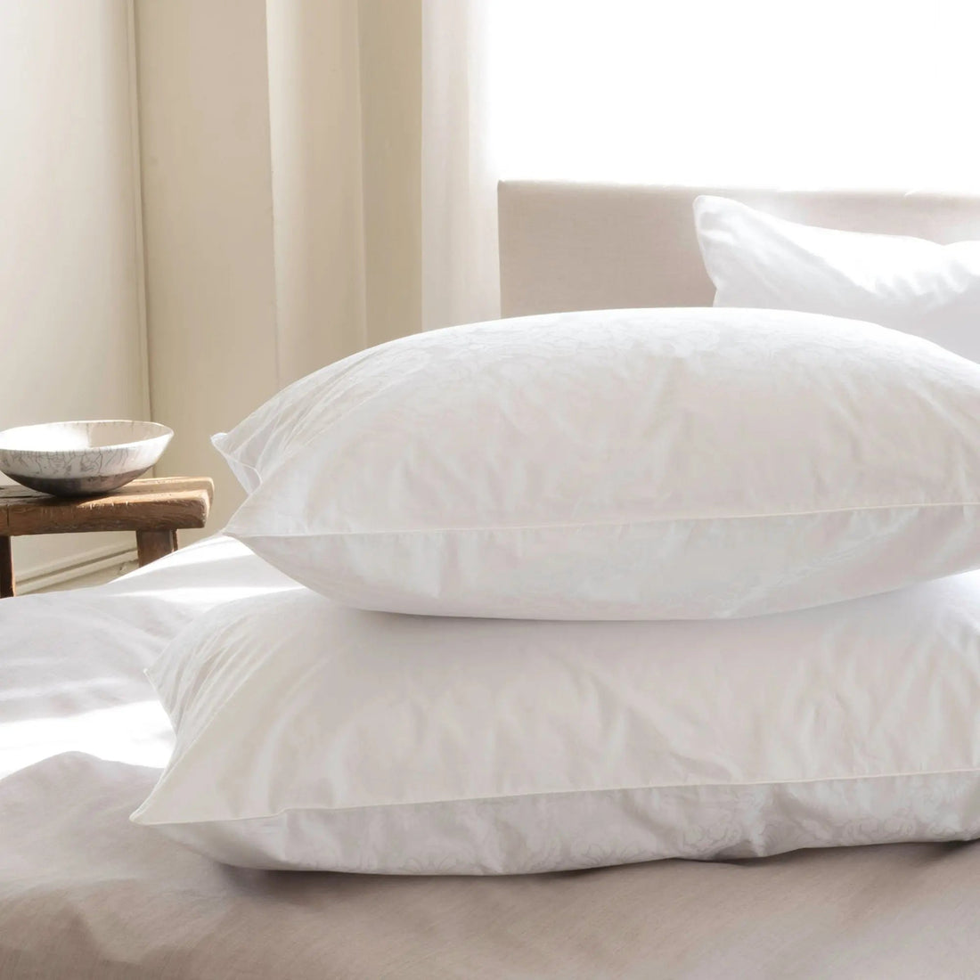 How to Choose the Best Pillow If You Sleep on Your Stomach